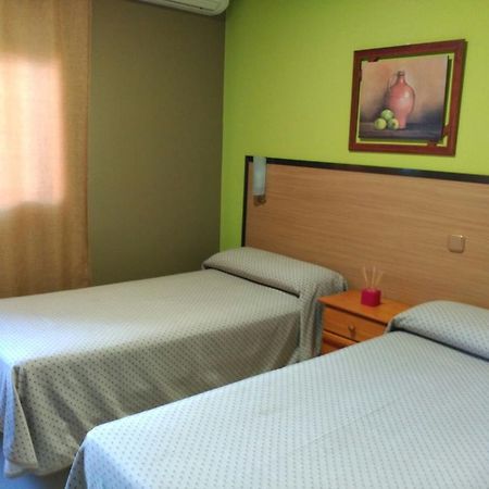 Hostal Ds Velilla de San Antonio Eksteriør bilde