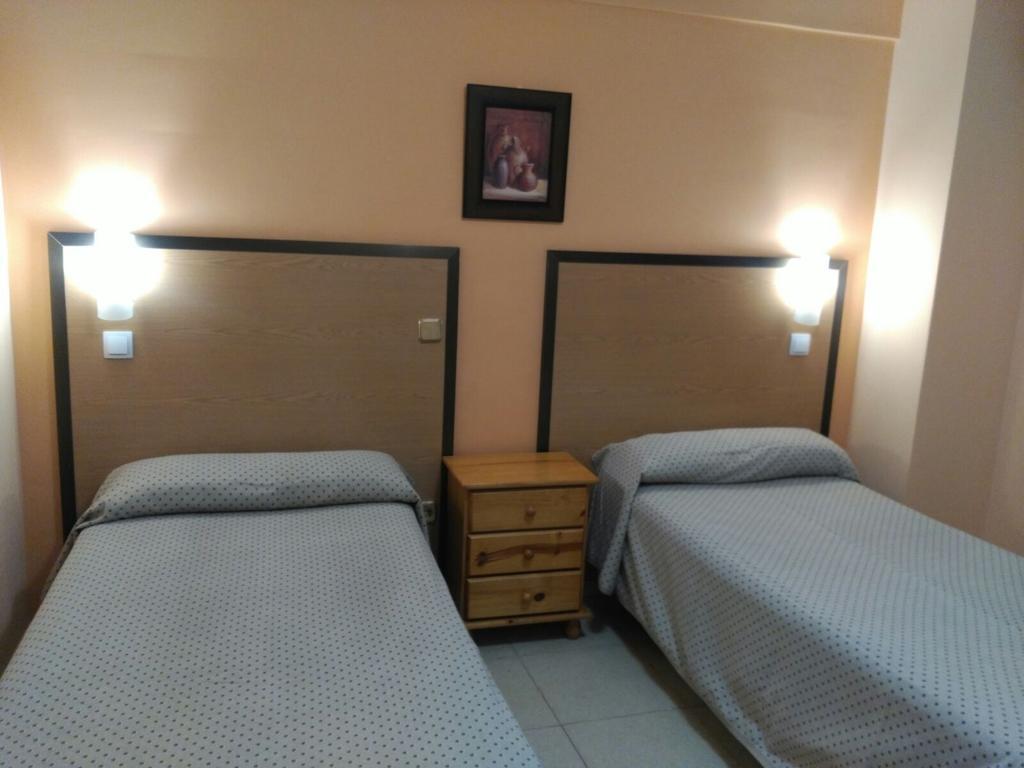 Hostal Ds Velilla de San Antonio Eksteriør bilde