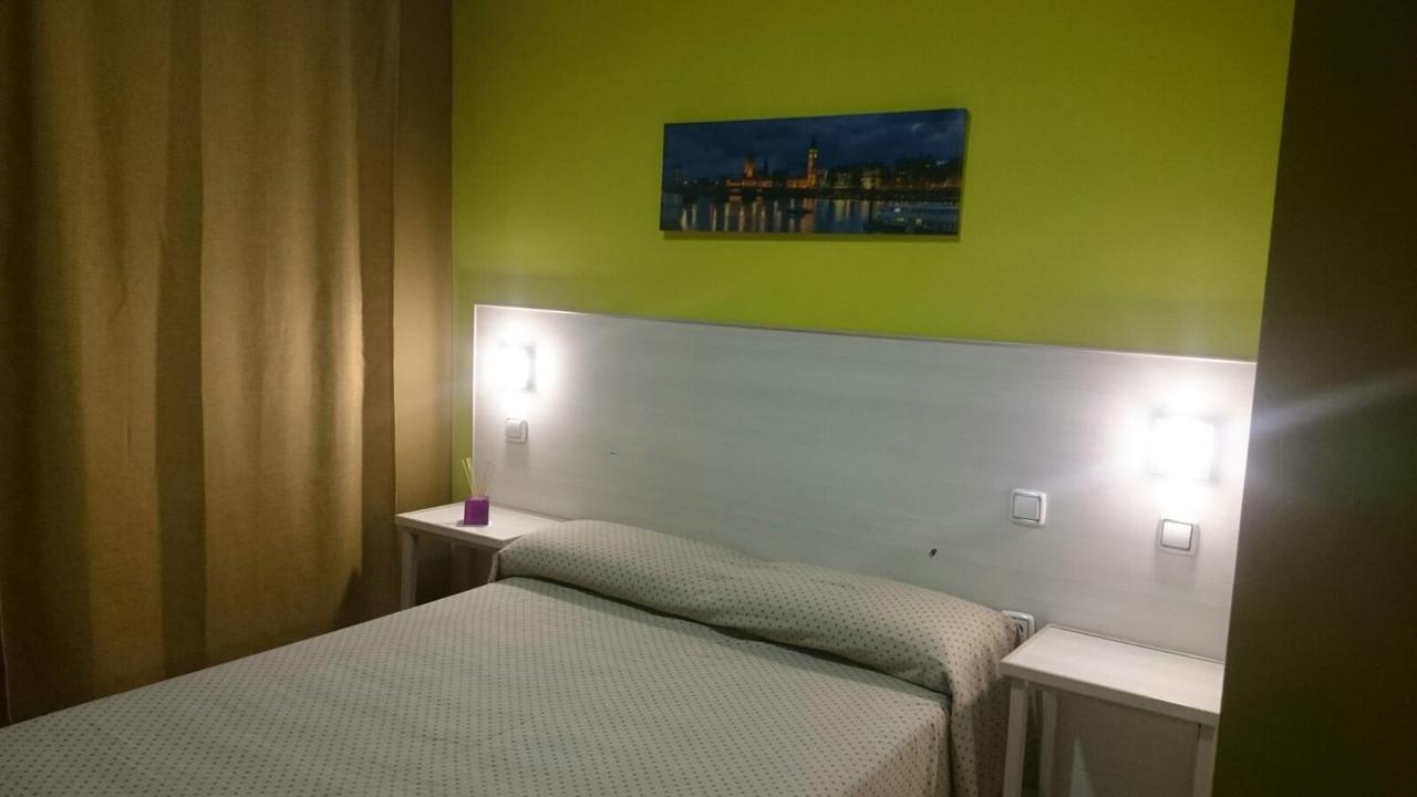 Hostal Ds Velilla de San Antonio Eksteriør bilde